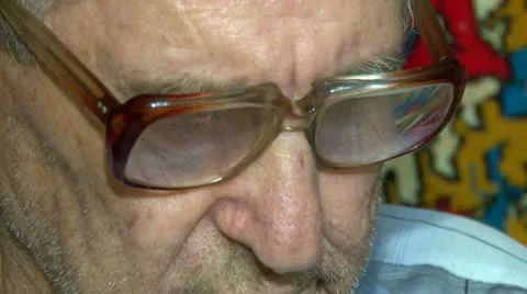Eyes of an elderly man in glasses Video stock 25420574