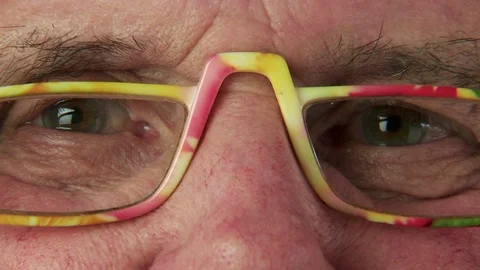 Eyes &amp; glasses close up 動画素材 90884906