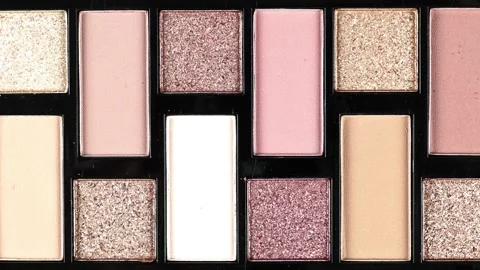Eyeshadow Colors Revealed in Light. Stock-Footage 302838965