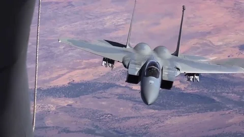 F- 15 Eagle approaching boom for aerial refuel 스톡 동영상 85171668