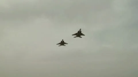 F-15 Falcon fighter planes fly bys Vidéo 8907622