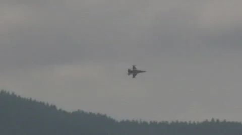 F-16 Fighting Falcon - nat sound Stock Footage 647261