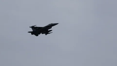 F-16 Fighting Falcon performs a flyby at the 2019 Fort Wayne Airshow Stock Footage 111593994