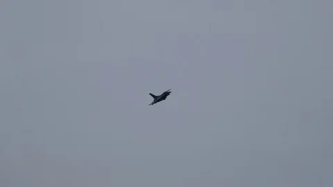F-16 Fighting Falcon performs a flyby at the 2019 Fort Wayne Airshow Stock Footage 111594347