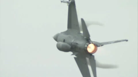 F-16 Fighting Falcon w/ Full  Afterburner Stockbeeldmateriaal 11635687