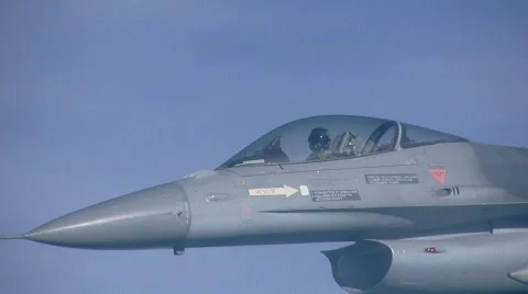 F-16 in flight zooming in Video stock 700858
