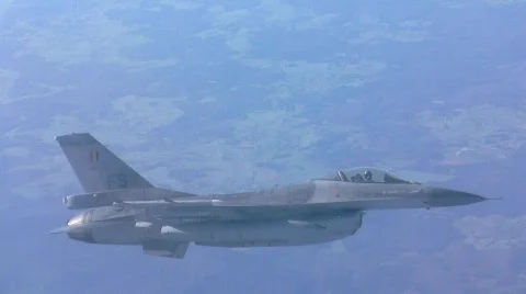 F-16 in flight zooming in Video stock 700893