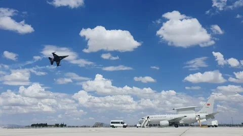 F-16 Solo Display Team performs over the Konya Millitary Air Base Slow Motion 스톡 동영상 201122041