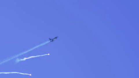 F-16C Block 52 plus fighter jet demonstrating flight air show at high speed. Vidéo 289860496
