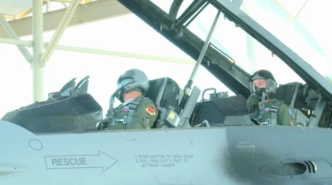 F-16D Fighting Falcon  Pilots Training at Coronet Cactus 2014 動画素材 37709939