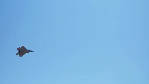 F-22 Raptor in flight Video stock 105647595