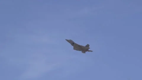 F-22 Raptor performs barrel roll during Heritage Flight training 動画素材 150362089
