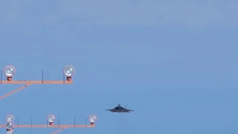 F-22 Raptor Takeoff Stockbeeldmateriaal 82553815