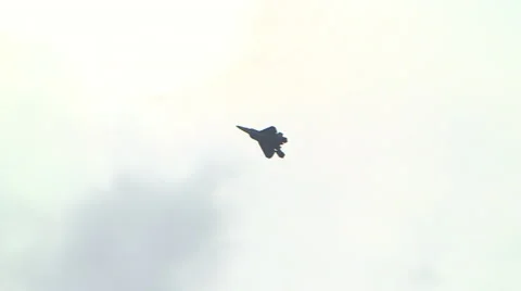 F 22 Raptor Verticle Loop cloudy sky Video stock 41815596