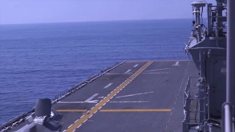 F-35 fighter-bomber takes off on the deck of an aircraft carrier Video stock 120951960