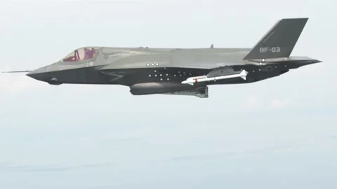 F-35 Lightning II Fighter Drops Bomb Video stock 253132092