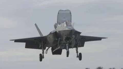 F-35 Lightning II Vertical Landing  Stockbeeldmateriaal 85108890