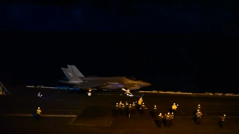 F-35 Lightning preparing for take off from USS Carl Vinson CVN 70 at night Vídeos de archivo 161794484