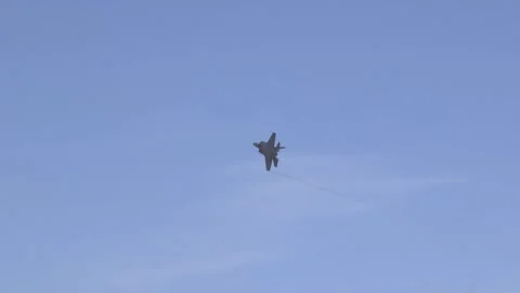 F-35A Lightning II performing barrel rolls during Heritage Flight training Видео 150362128