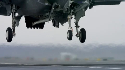 F-35B Lightning conducts vertical landing aboard HMS Queen Elizabeth Stock Footage 98927756