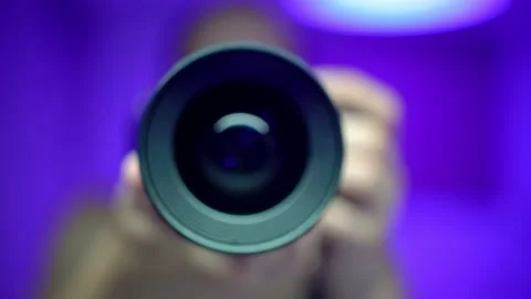 F-stop setting of a close-up of the camera against a purple background. 動画素材 170008154