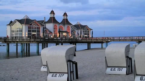 F00013 Stock Footage 1072408