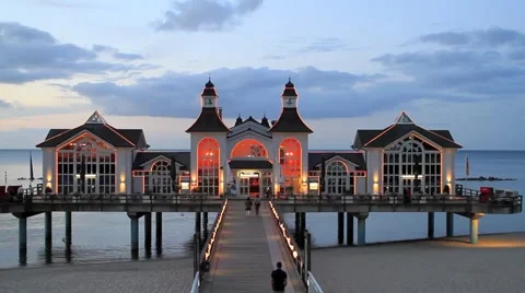 F00016 Stock Footage 1072501