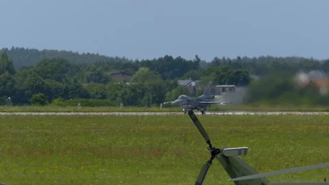 F16-C jet taking off at air show in Gdynia Stock-Footage 136491647
