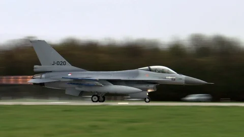 F16 fighter jet take off medium shot Stock-Footage 103989638
