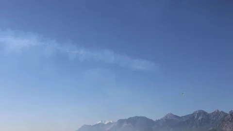 The F16 fighter performs aerobatics over the sea against the background of Stockbeeldmateriaal 308151371