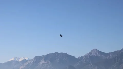 The F16 fighter performs aerobatics over the sea against the background of Stockbeeldmateriaal 308152536