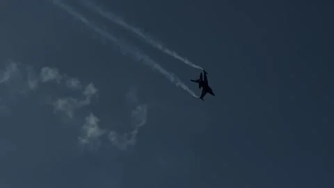 F16 Jet Aerobatics 動画素材 320110763