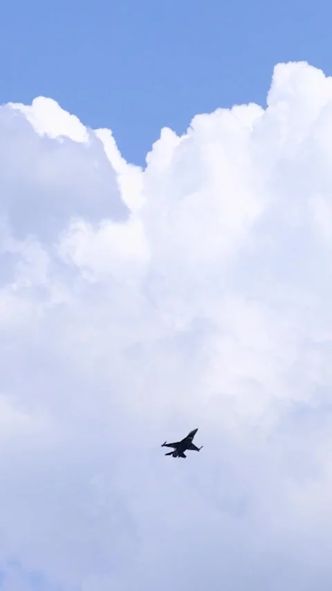 F16 Jet Show Vertical Video 库存影片 334882904