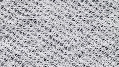 Fabric background of white threads sewn undularly intertwined Vidéo 246851449