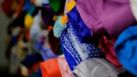 In the fabric store a large selection of fabrics, you can cut a piece and buy, 库存影片 123412429