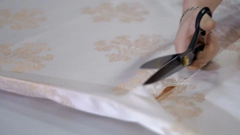 In the fabric store a large selection of fabrics, you can cut a piece and buy 库存影片 123416087