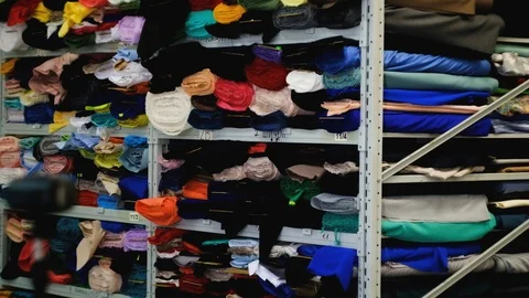 In the fabric store a large selection of fabrics, you can cut a piece and buy, 库存影片 123446361