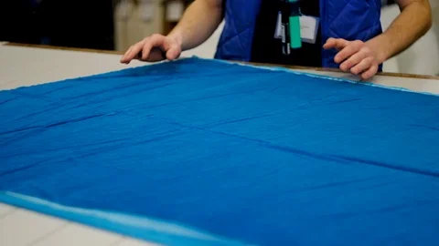 In the fabric store a large selection of fabrics, you can cut a piece and buy, Vidéo 123446584