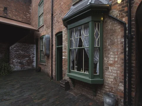 Facade of 19th Century Back to Back Houses Vidéo 71297677