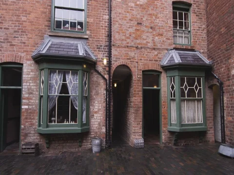 Facade of 19th Century Back to Back Houses Vidéo 71298018