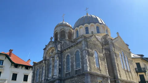 Facade and dome of the Russian Orthodox church of Biarritz Vídeo Stock 340151177