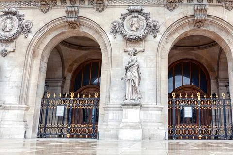 Facade with arches of Paris Opera 스톡 사진