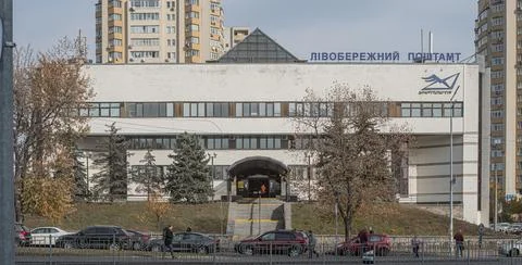 Facade of the building of the left bank post office in Kyiv. Stock-Fotos