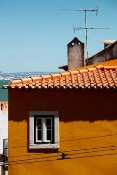 Facade of a building with a small window in the old district of Alfama, Lisbon Foto stock