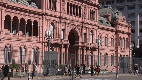 The facade of Casa Rosada at Buenos Aires tilt up and down Video stock 101939207
