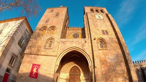 Facade of the Cathedral of Évora Vidéo 123474753