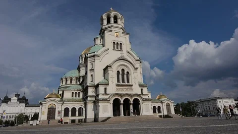 Facade of the Cathedrale Saint Alexander in Sofia and people walking Video stock 118851353