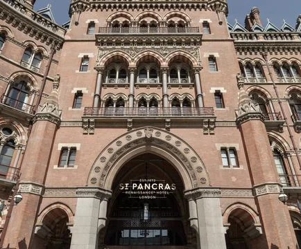 Facade of the gothic building where the St. Pancras Renaissance Hotel is ba.. Stock Photos