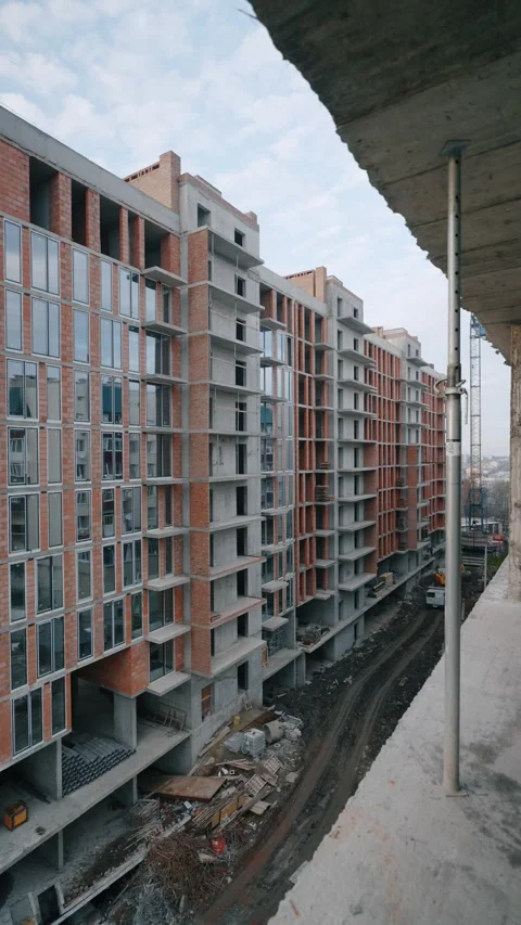 Facade of a large new building under construction. Vídeos de archivo 327937805