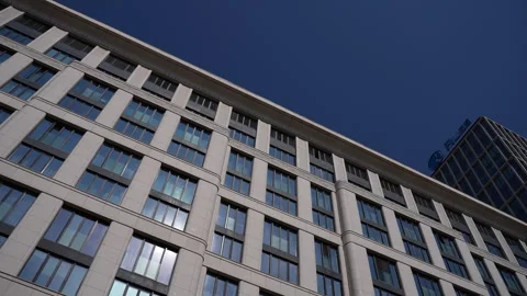 Facade of a modern building with large windows Vidéo 246154339